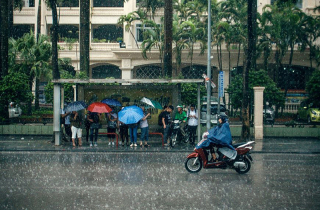 Hà Nội có mưa, miền Trung và Nam Bộ nóng bức