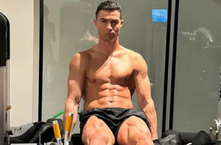 Thói quen dị của Ronaldo: Ngủ 5 giấc, nằm trong 'tủ lạnh', ăn kiểu phi hành gia