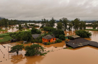 Gần 40 người chết vì lũ lụt kinh hoàng ở Brazil