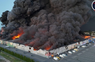 Cháy lớn tại trung tâm mua sắm nổi tiếng Ba Lan, hơn 1.000 gian hàng bị thiêu rụi