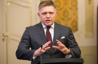 Hé lộ động cơ vụ Thủ tướng Slovakia bị bắn 5 phát đạn