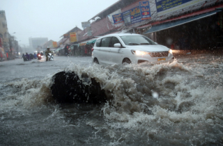 Cả nước mưa dông, Nam Bộ giảm nhiệt nắng nóng