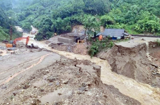 Mưa lớn gây ngập lụt, chia cắt nhiều tuyến đường tại Yên Bái