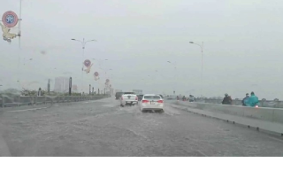 Yêu cầu làm rõ nguyên nhân và xử lý ngay tình trạng cầu Vĩnh Tuy 2 cứ mưa là ngập