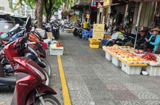 Quận 1, TP Hồ Chí Minh: Thu hơn 430 triệu đồng phí sử dụng vỉa hè sau 1 tuần