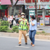 Xử phạt người đi bộ sai luật trên đường Xuân Thủy (quận Cầu Giấy)