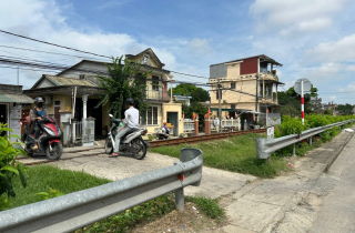 Ẩn họa từ lối đi dân sinh tự mở qua đường sắt ở Thừa Thiên Huế