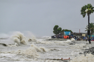 Bangladesh sơ tán gần 800 nghìn dân do bão lớn