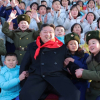 Hình ảnh thân thiện của ông Kim Jong-un cùng trẻ em Triều Tiên