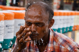 Ấn Độ đối phó với nắng nóng cực độ