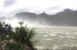 Xả lũ khẩn cấp 2 hồ thuỷ điện Sơn La và Tuyên Quang
