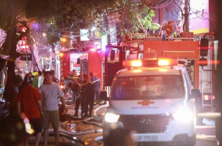Cháy nhà 4 người chết ở Hà Nội: Hàng xóm bất lực nhìn bàn tay vẫy cầu cứu