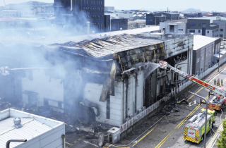 Nhà sản xuất pin Hàn Quốc nói gì sau vụ cháy khiến 23 công nhân thiệt mạng?