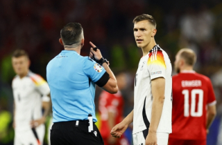 Vì sao có tới 3 bàn thắng không được công nhận ở trận Đức gặp Đan Mạch?