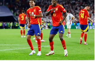 Tây Ban Nha thăng hoa, lập thêm kỷ lục trước trận gặp Đức