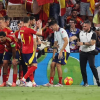 Thủ quân Morata dính chấn thương hy hữu khi ĐT Tây Ban Nha ăn mừng chiến thắng