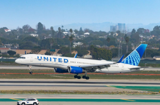 Mỹ: Máy bay Boeing rụng bánh khi đang cất cánh