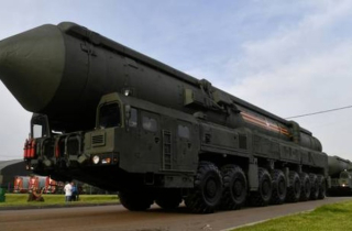 Điện Kremlin: Nga xem xét thay đổi học thuyết hạt nhân
