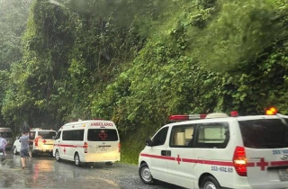 Sạt lở đất vùi lấp xe khách ở Hà Giang: 7 người chết, có 2 trẻ em