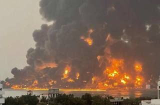 Hứng hoả lực Israel, cảng Yemen chìm trong biển lửa
