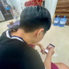 Cắm cúi điện thoại, máy tính 