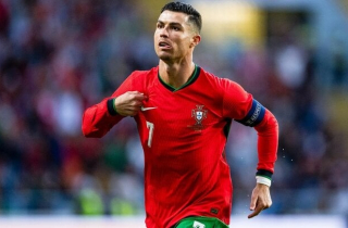 Ronaldo lại chê bai HLV Erik ten Hag