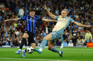 Haaland bị bắt chặt, Man City hòa Inter Milan