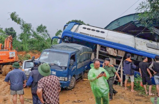 Mưa to gây sạt lở đất đá vào nhà dân, 11 người thương vong ở Hà Giang