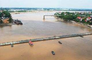 Cầu phao Phong Châu hoạt động trở lại