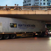 Tài xế container mắc kẹt dưới gầm cầu Ngã Tư Sở biện minh đi theo Google maps