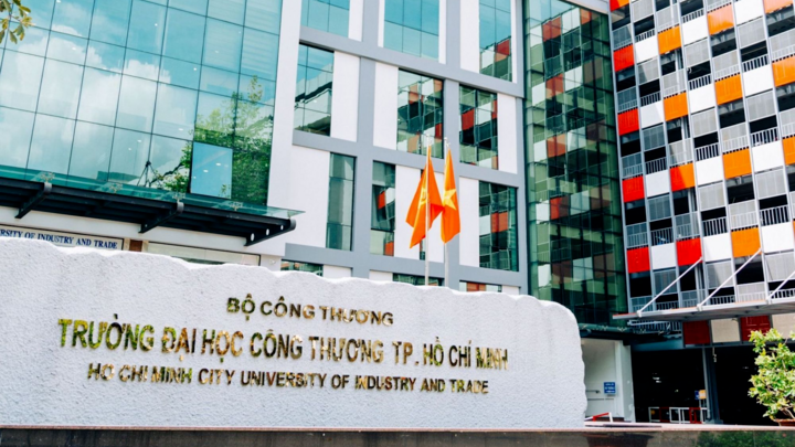 Trường đại học đầu tiên chốt thưởng Tết 2025, lao công nhận bằng mức hiệu trưởng