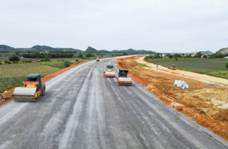 Gỡ khó nguồn cung cát đắp nền: Sớm hoàn thành 600km đường cao tốc đúng hạn