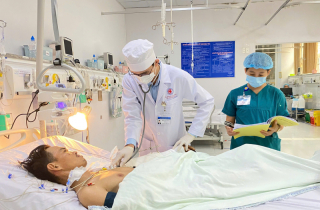 Nối thành công cánh tay đứt rời cho bệnh nhân bị ròng rọc cuốn