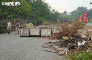 Đường 1,4km thi công 4 năm chưa xong, thành nơi tập kết rác, bãi đỗ xe