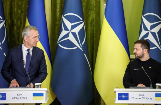 Xa vời lời mời Ukraine gia nhập NATO