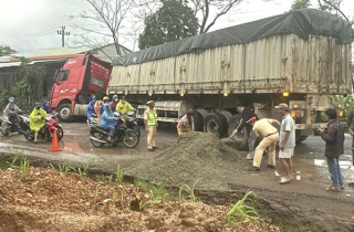 Loạt tuyến quốc lộ ở Quảng Nam sạt lở, ngập sâu sau mưa lớn kéo dài