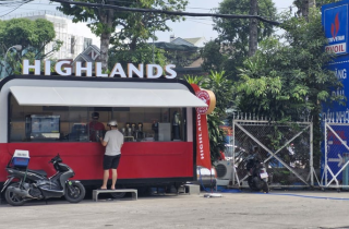 Highlands toan tính gì khi ra cây xăng bán cà phê?