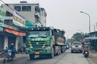 Đường 421B qua địa phận huyện Quốc Oai: Quá tải, mất an toàn giao thông nghiêm trọng