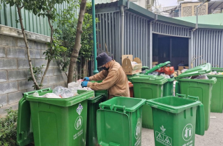 Phạt tiền để phân loại rác đúng quy định: 'Canh' người sai phạm cách nào?