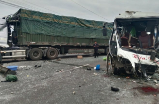 Tai nạn liên hoàn tại quốc lộ 1 qua Khánh Hòa, 13 người thương vong