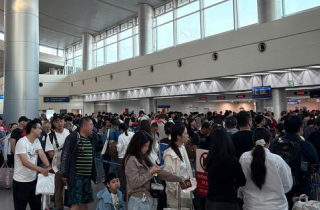 Ngày cuối nghỉ Tết Ất Tỵ, Tân Sơn Nhất đón lượt khách đông kỷ lục