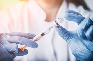 Vì sao nên tiêm vaccine cúm hằng năm?