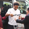 Nguyễn Xuân Son chống nạng dự lễ trao giải Quả bóng vàng Việt Nam