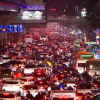 Mức phạt cao nhưng tài xế không sợ, bấm còi tra tấn người đi đường