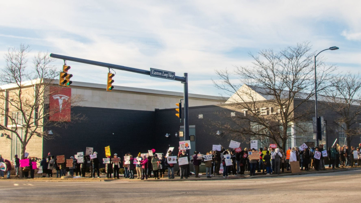 elon_musk_protest_at_easton_tesl