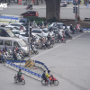 Tài xế 'nhờn' Nghị định 168, lại vô tư vượt đèn đỏ, cướp vỉa hè của người đi bộ