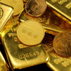 Giá vàng cao kỷ lục, đồng USD suy yếu giữa bão thuế quan của ông Trump