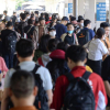 Bến xe đông nghẹt người rời Hà Nội về quê nghỉ lễ 30/4 - 1/5
