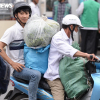 Người dân tay xách nách mang trở lại Hà Nội ngày cuối kỳ nghỉ lễ