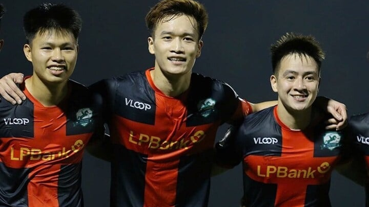 Xác định đội bóng đầu tiên thăng hạng V.League 2024/25